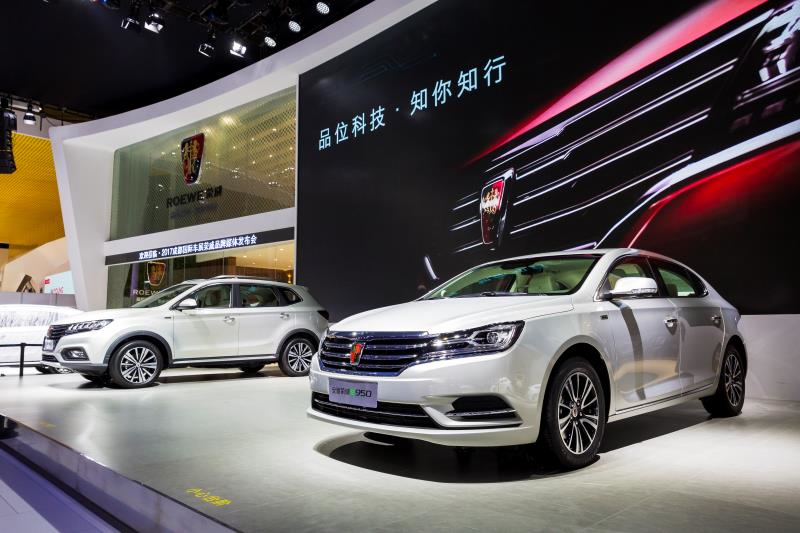 全新荣威950、荣威e950定义“高级轿车” 成都车展亮相售价16.88万起 互联网汽车上市一周年 系统升级带来颠覆式进化