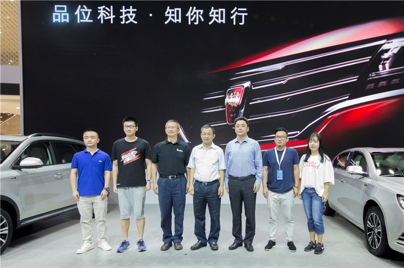 全新荣威950、荣威e950定义“高级轿车” 成都车展亮相售价16.88万起 互联网汽车上市一周年 系统升级带来颠覆式进化