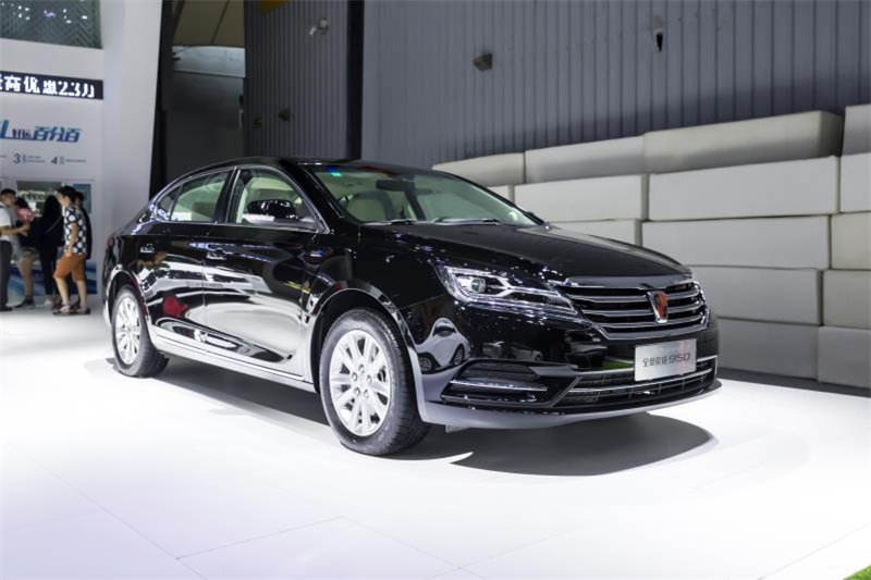 全新荣威950、荣威e950定义“高级轿车” 成都车展亮相售价16.88万起 互联网汽车上市一周年 系统升级带来颠覆式进化