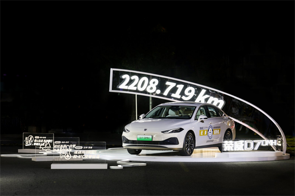 中国混动问鼎世界之巅，荣威DMH双车正式上市